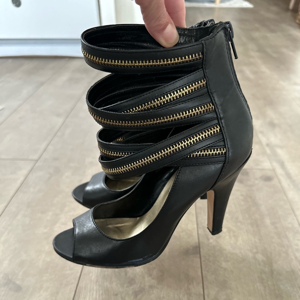 Steve Madden Black leather high heels with gold zippers women’s size 6.5